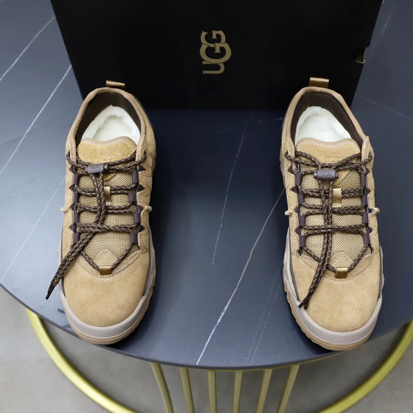 Ex-factory price: 580💰Couple hiking shoes UGG short-tube snow boots Autumn and winter brother's new series.........Multiple colors available Original and cute appearance, fur integrated 100% original with single woolen thread Very precious and time-consuming Imported wool fur integrated warm and comfortable double care of feet A must-have item in winter Vamps with fur integrated wool outsole vs. original non-slip outsole Size: #35-40 for women and 39-44 for men